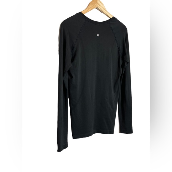 ✅SOLD-Lululemon | Swiftly Tech Crew Top Lunar New Year Shirt Thumbholes Black - Picture 7 of 9